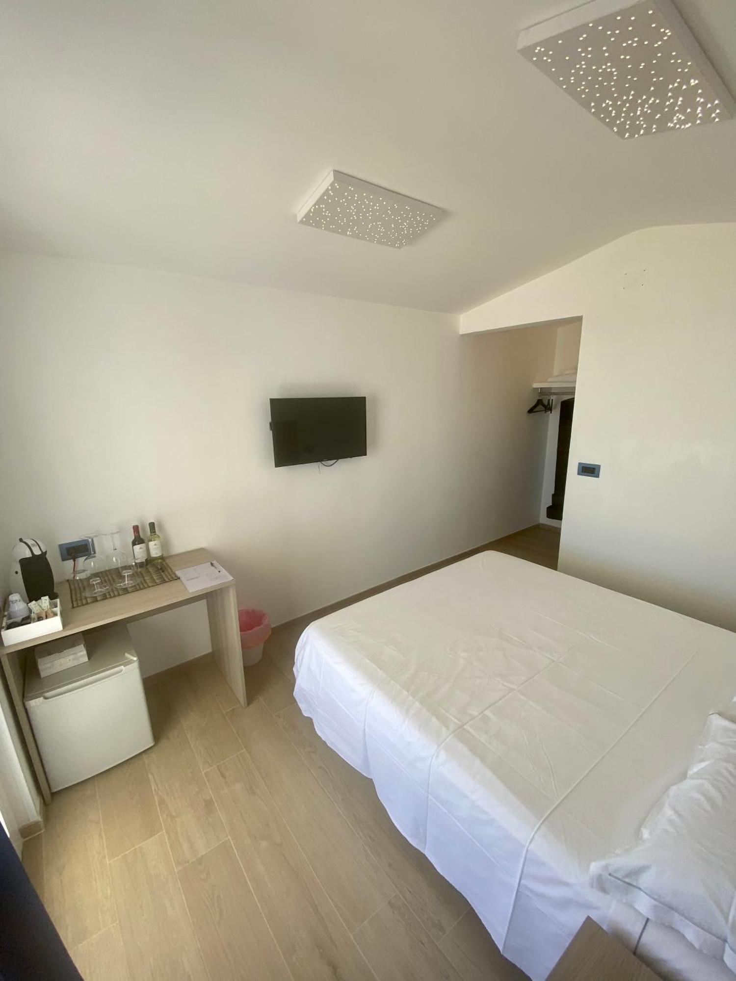 Marina Bay Beach Hotel Пескичи Экстерьер фото