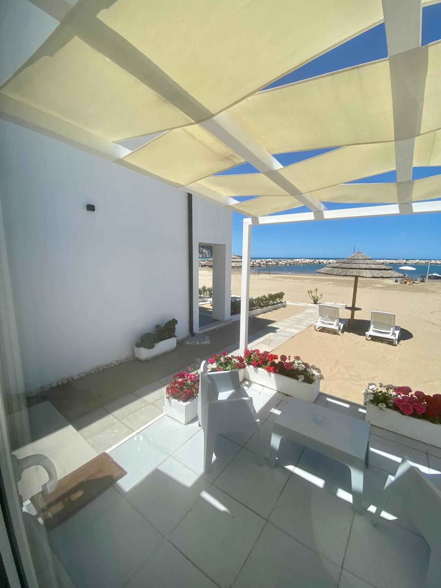Marina Bay Beach Hotel Пескичи Экстерьер фото