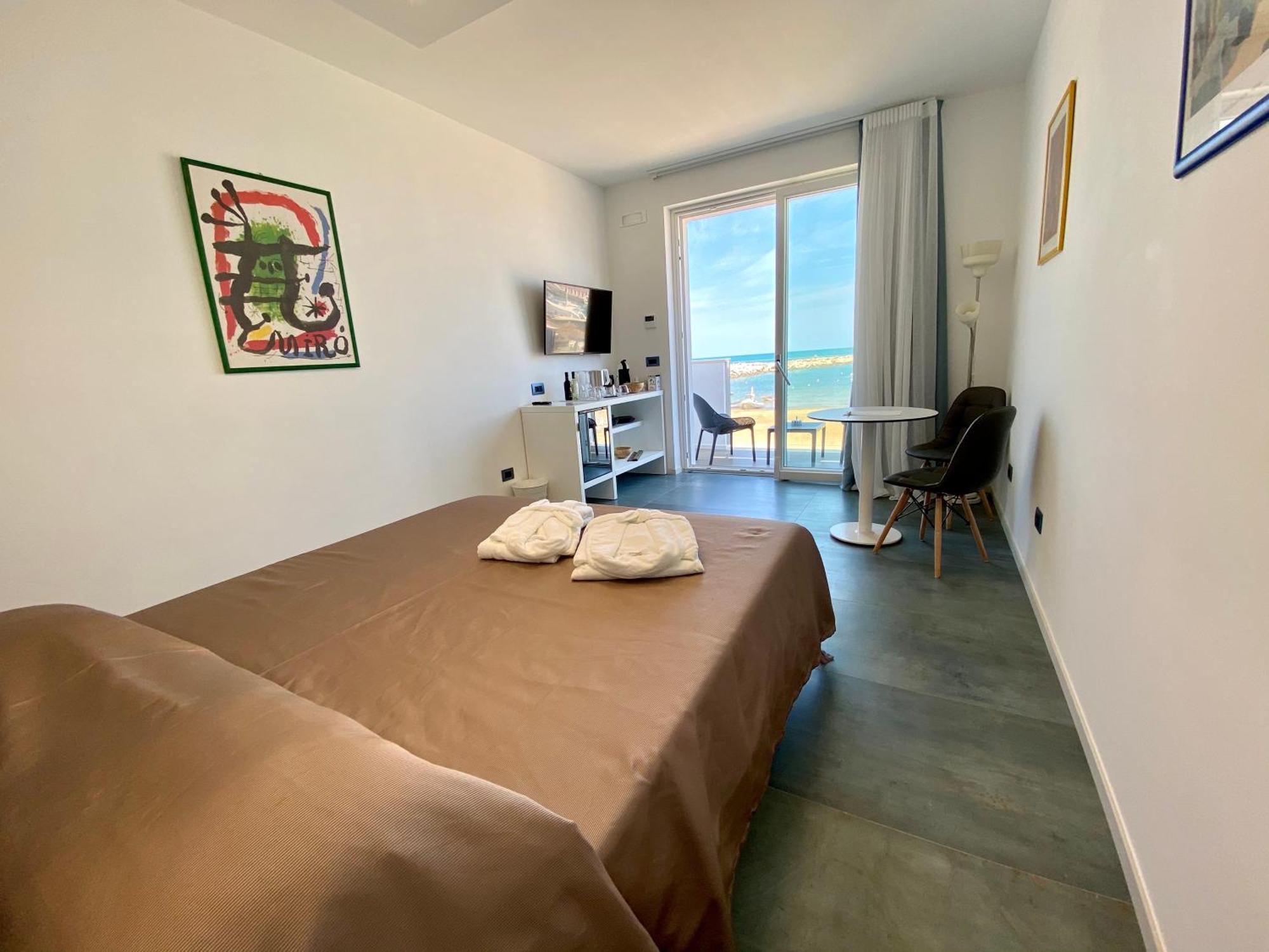 Marina Bay Beach Hotel Пескичи Экстерьер фото